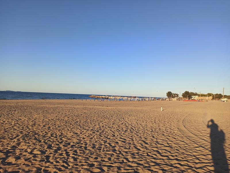 Ampia spiaggia di sabbia dorata a Marina di Lesina